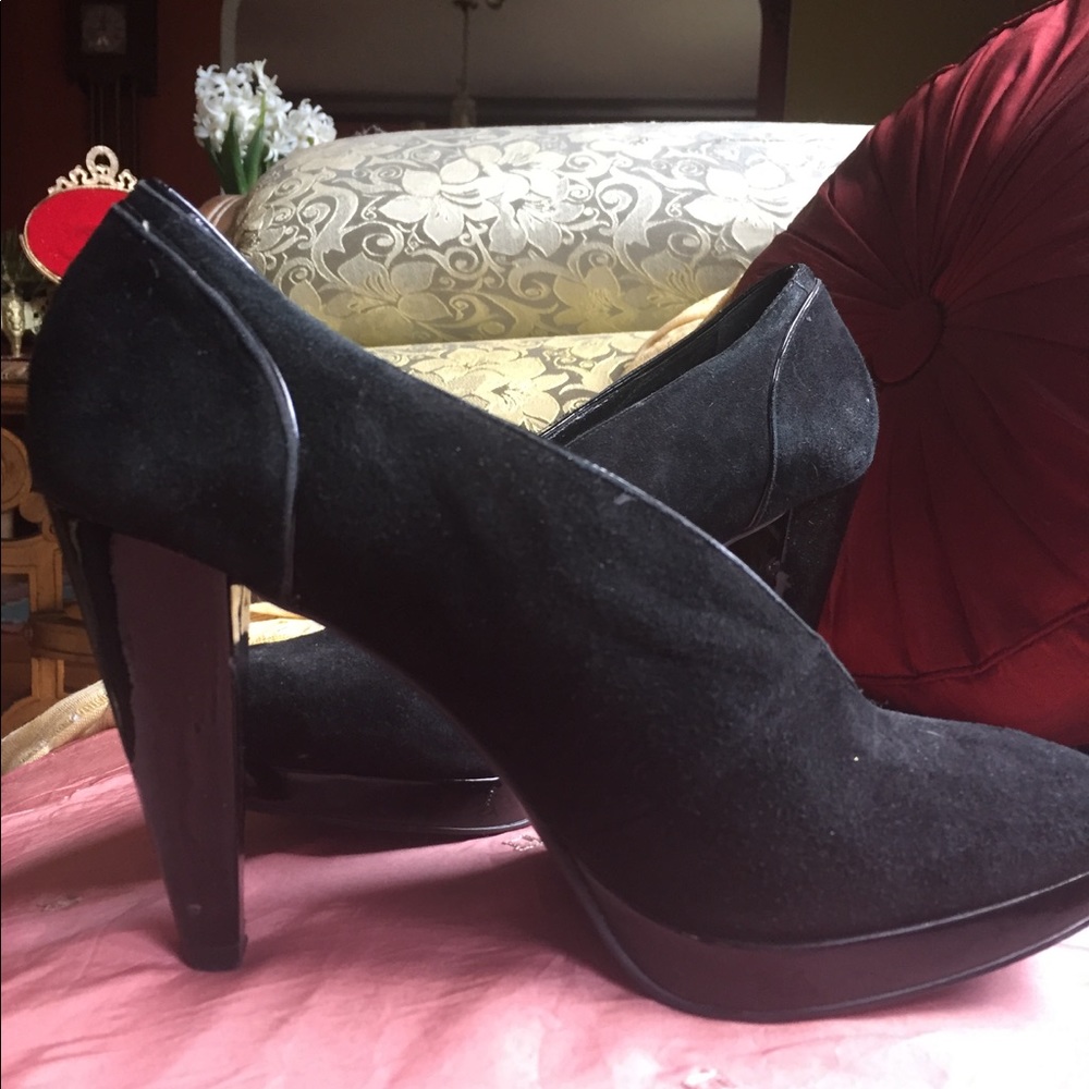 Black suede banana republic high heel should